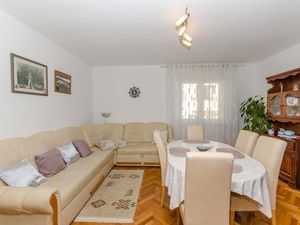 23943593-Ferienwohnung-6--300x225-3