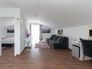 23945892-Ferienwohnung-4--300x225-4