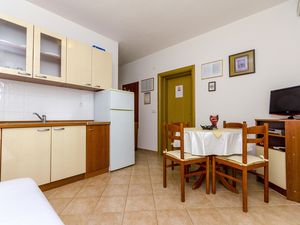 23944730-Ferienwohnung-3--300x225-4