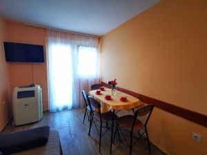 23944752-Ferienwohnung-4--300x225-5