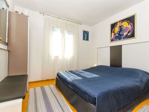 23944831-Ferienwohnung-4--300x225-3