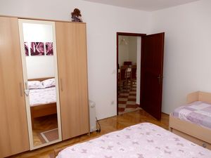 23944914-Ferienwohnung-5--300x225-5