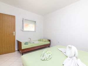 23989636-Ferienwohnung-2--300x225-4