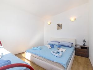 23989638-Ferienwohnung-2--300x225-5