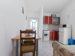 23945188-Ferienwohnung-2--300x225-5