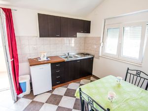 23945196-Ferienwohnung-8--300x225-3