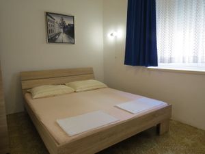 23945549-Ferienwohnung-2--300x225-4