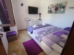 23946034-Ferienwohnung-2--300x225-4