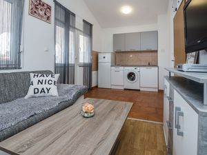 23946160-Ferienwohnung-6--300x225-5