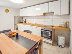 23946505-Ferienwohnung-6--300x225-2