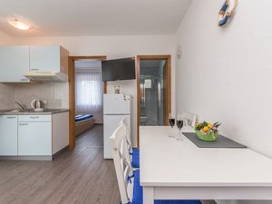 23946854-Ferienwohnung-3--300x225-4