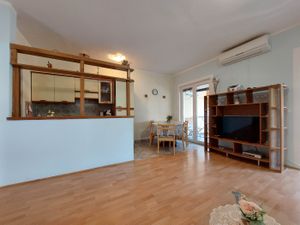 23947330-Ferienwohnung-6--300x225-2