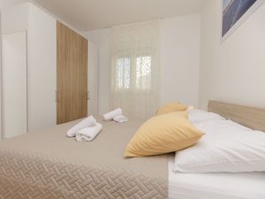 23946979-Ferienwohnung-5--300x225-3