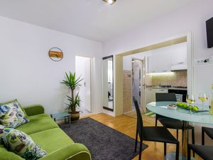 23947108-Ferienwohnung-4--300x225-1