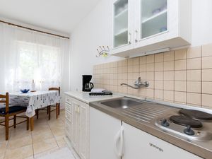 23947217-Ferienwohnung-3--300x225-5