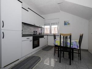 23947250-Ferienwohnung-5--300x225-3