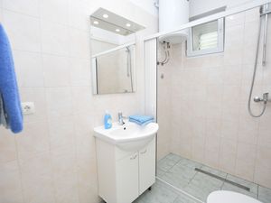 23947273-Ferienwohnung-3--300x225-5