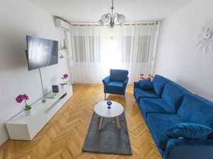 23947646-Ferienwohnung-5--300x225-1