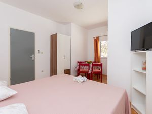 23947431-Ferienwohnung-4--300x225-5