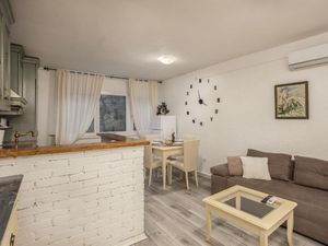 23983542-Ferienwohnung-6--300x225-1