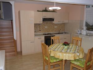 23720666-Ferienwohnung-5--300x225-4