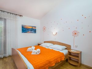 23720797-Ferienwohnung-4--300x225-5