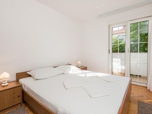 23731363-Ferienwohnung-5--300x225-4