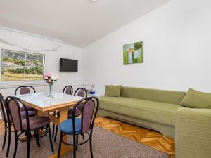 23731400-Ferienwohnung-5--300x225-2