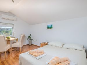 23726818-Ferienwohnung-2--300x225-3