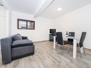 23736629-Ferienwohnung-4--300x225-1