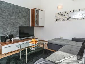 23737357-Ferienwohnung-5--300x225-3