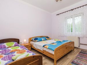 23740652-Ferienwohnung-6--300x225-3