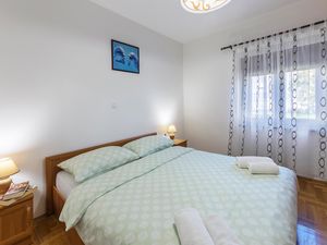 23744203-Ferienwohnung-6--300x225-4