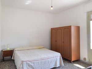 23747079-Ferienwohnung-5--300x225-2