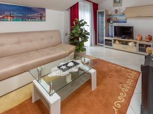 23755700-Ferienwohnung-2--300x225-1