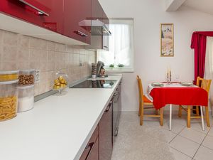 23755700-Ferienwohnung-2--300x225-3