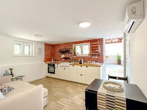 23759898-Ferienwohnung-6--300x225-3