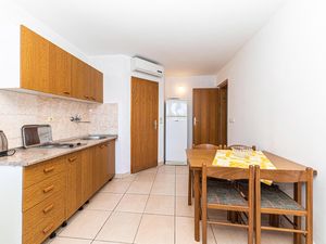 23761508-Ferienwohnung-4--300x225-5