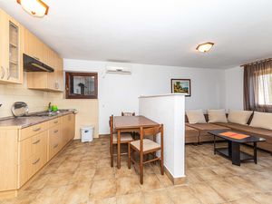 23761513-Ferienwohnung-4--300x225-3