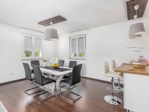 23764331-Ferienwohnung-8--300x225-2