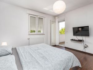 23764331-Ferienwohnung-8--300x225-5