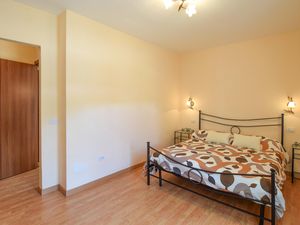 23767765-Ferienwohnung-6--300x225-3