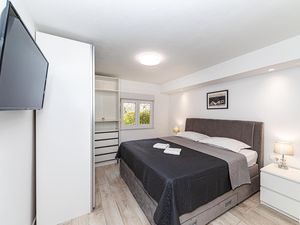 24002915-Ferienwohnung-5--300x225-5