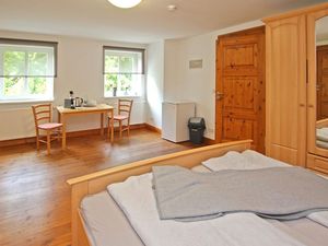 24004901-Ferienwohnung-2--300x225-1