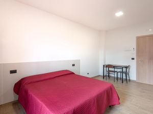 24004162-Ferienwohnung-2--300x225-5