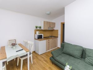 23944455-Ferienwohnung-4--300x225-5