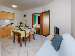 24014104-Ferienwohnung-4--300x225-1