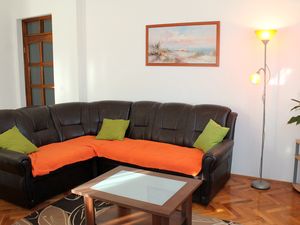 18510298-Ferienwohnung-12--300x225-2