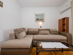 18953679-Ferienwohnung-3--300x225-1