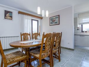 18976852-Ferienwohnung-6--300x225-5